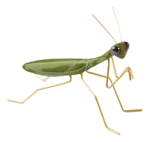 Praying Mantis Sculpture by Mambo Unlimited Ideas