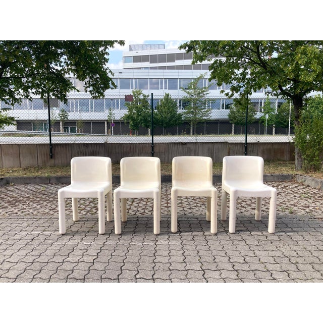 Designed by Carlo Bartoli, this iconic chair was conceived in 1970 and introduced to the market in 1974. It quickly...
