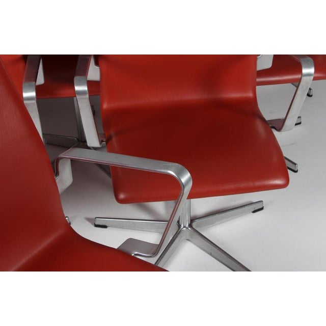 Oxford Armchair in Red-Brown Leather attributed to Arne Jacobsen for Fritz Hansen, 2010s For Sale - Image 6 of 10