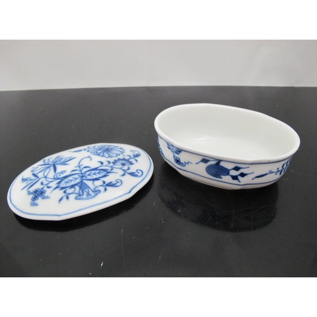 Meissen Crossed Swords Blue Onion Small Oval Jar Box With Lid For Sale - Image 10 of 10