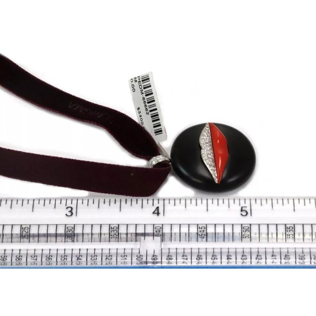 Metal Bvlgari Enigma Diamond Coral Jet 18k Gold Lips Pendant Velvet Necklace For Sale - Image 7 of 7