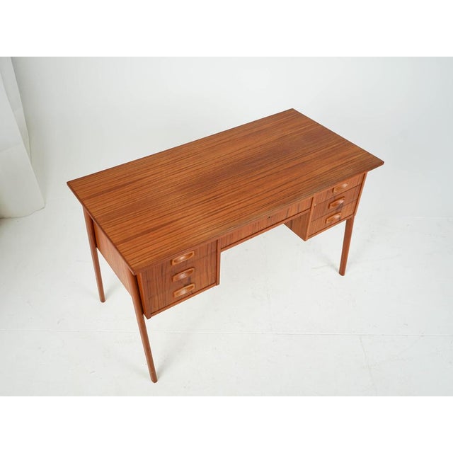 Vintage Teak Desk, 1960s, in Very Good conditions. Designed 1960 to 1969