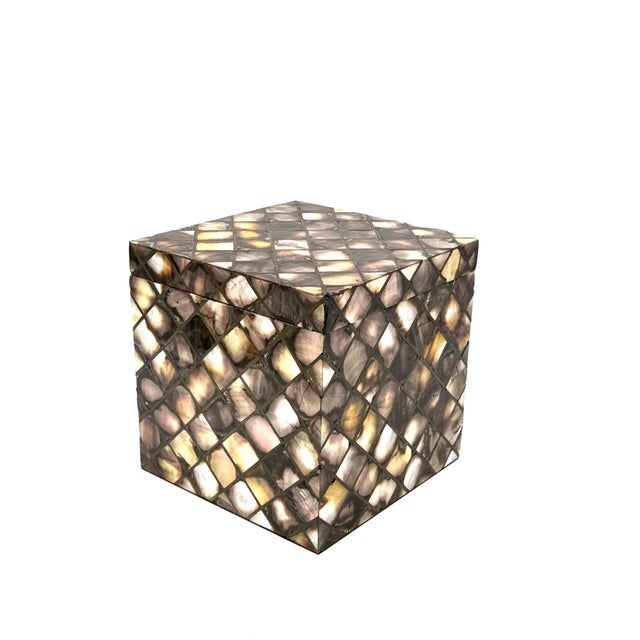 Mid-century mother-of-pearl flakes ice bucket Italy 1950s h 21 cm - 20 × 20 cm Conditions: very good conditions consistent...