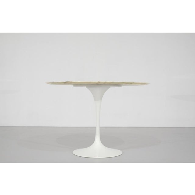 Eero Saarinen Tulip Marble Dining Table by Eero Saarinen for Knoll International, 2009 For Sale - Image 4 of 17