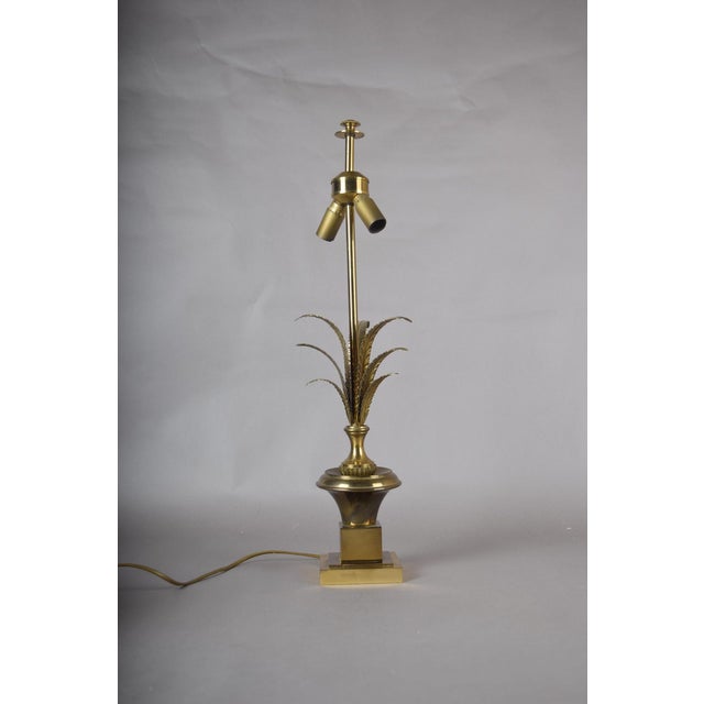 Hollywood Regency Brass Palm Leaf Table Lamp with Dual Socket and Square Plinth Base, Europe, 1960s For Sale - Image 4 of 7