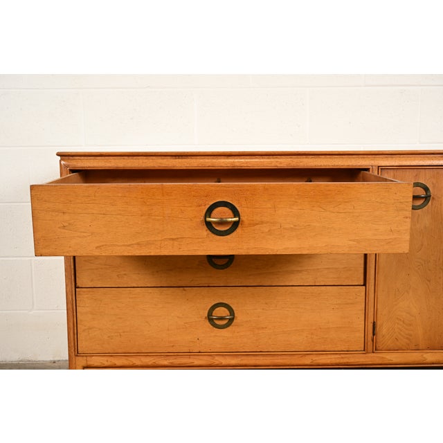 Brown Century Furniture Mid-Century Modern Hollywood Regency Walnut Sideboard Credenza, Circa 1960s For Sale - Image 8 of 18