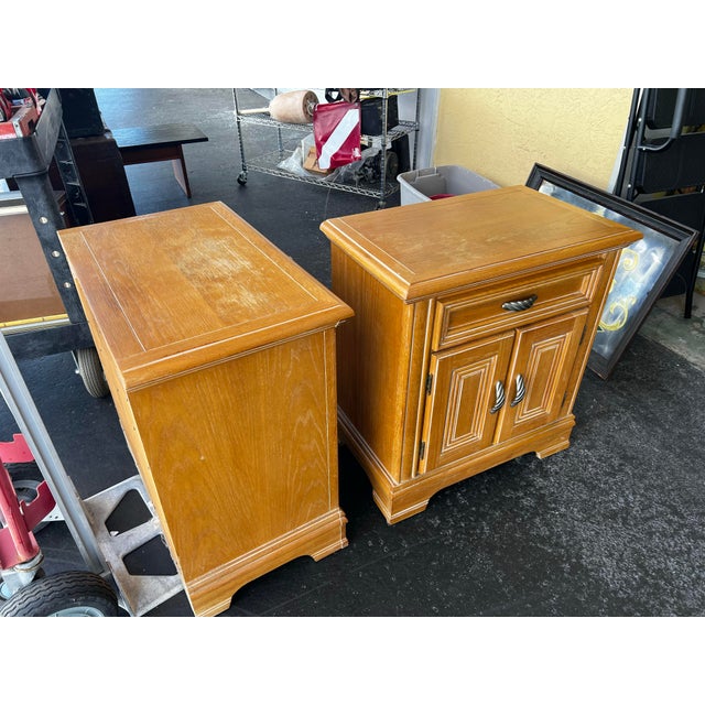 Rustic Vintage Wynwood Furniture Traditional Oak Bedside Cabinets / Nightstands - A Pair For Sale - Image 3 of 11