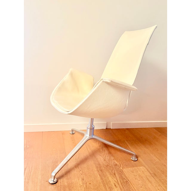 Tulip chair with a high back in white leather, with a three-star swivel base in aluminum By Jorgen Kastholm (Denmark,...