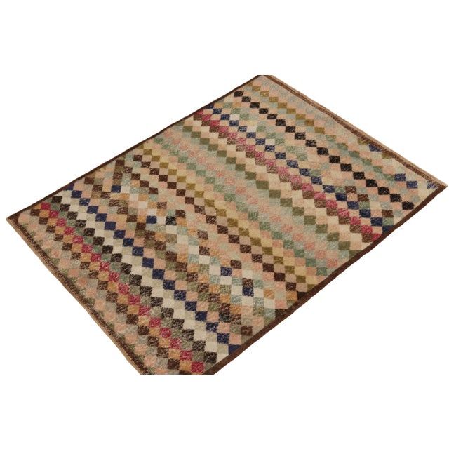Hailing from our Mid century Pasha collection, a 1960s rug among the works of a bold designer from Turkey. Hand-knotted in...