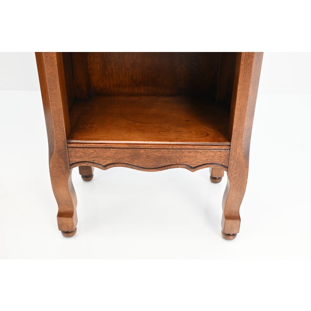 Stickley Brothers “Quaint” Cherry Bookcases, Grand Rapids, Circa 1920s, a Pair | Newly Refinished For Sale - Image 12 of 17