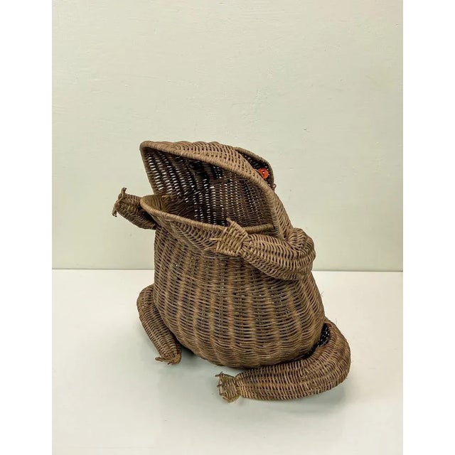 Mid-Century Vintage Rattan Frog Magazine Holder, 1970s For Sale - Image 11 of 13