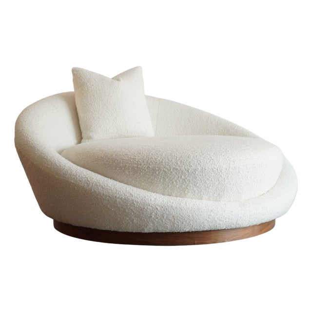 Milo Baughman Satellite Chaise Lounge in Boucle and Walnut, C. 1970s For Sale