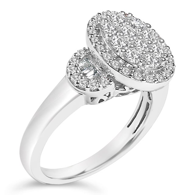 Contemporary 10K White Gold 1.0 Cttw Diamond Oval Cluster with Halo Vintage-Inspired Art Deco 3 Stone Style Statement Ring (G-H Color, SI1-SI2 Clarity), Size 7.5 For Sale - Image 3 of 8