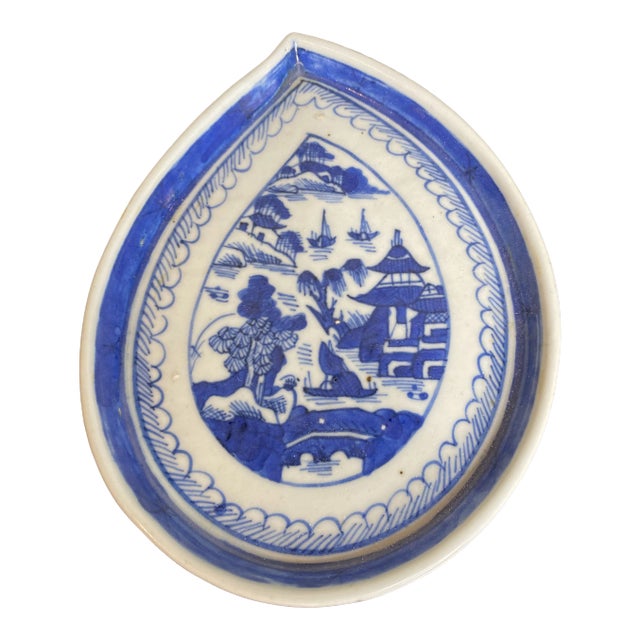 Circa 1820 Chinese Export Blue Canton Leaf Dish For Sale