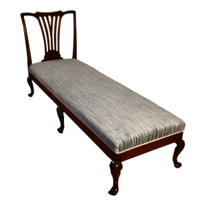 1900 Antique Queen Anne Mahogany Chaise Lounge / Daybed