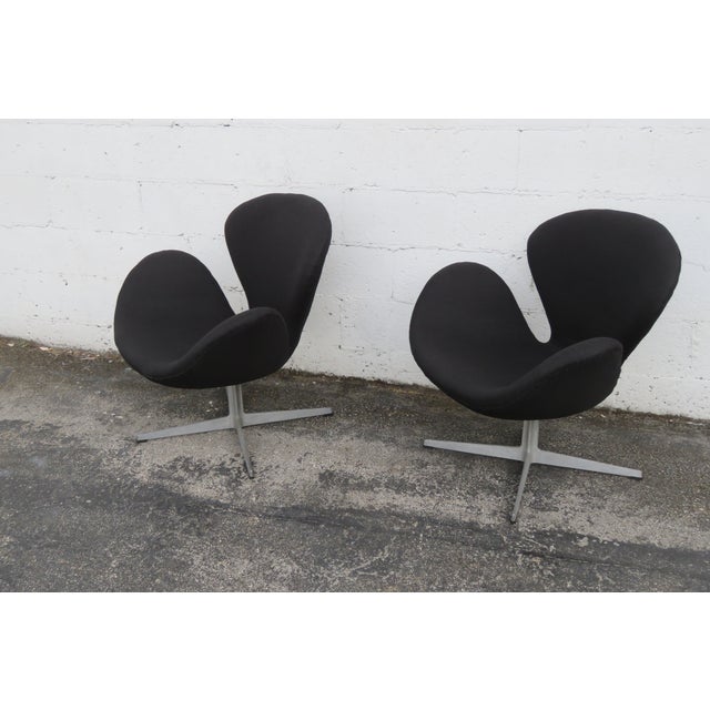 Fritz Hansen Denmark Danish Modern Mid Century Black Swan Chairs a Pair 5379 For Sale In Miami - Image 6 of 15
