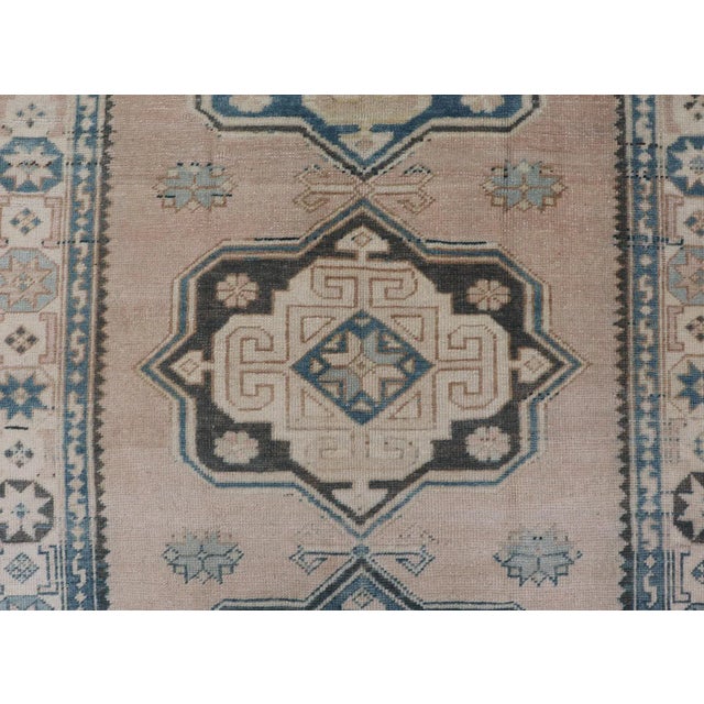 Early 20th Century Vintage Turkish Oushak Rug With Soft Beige and Blue Medallion Patterns 4'9 X 7'6 For Sale - Image 5 of 10