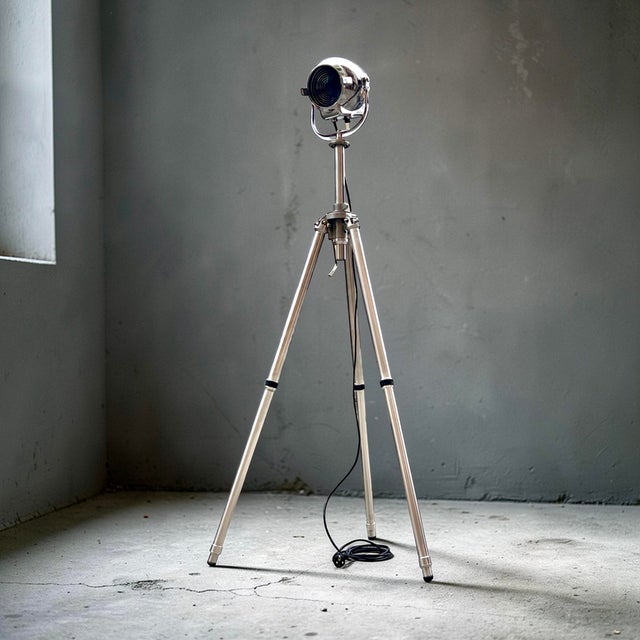 Vintage original theater spotlight from england, 1950s model strand electric, with a 500w lamp. Made of polished cast...