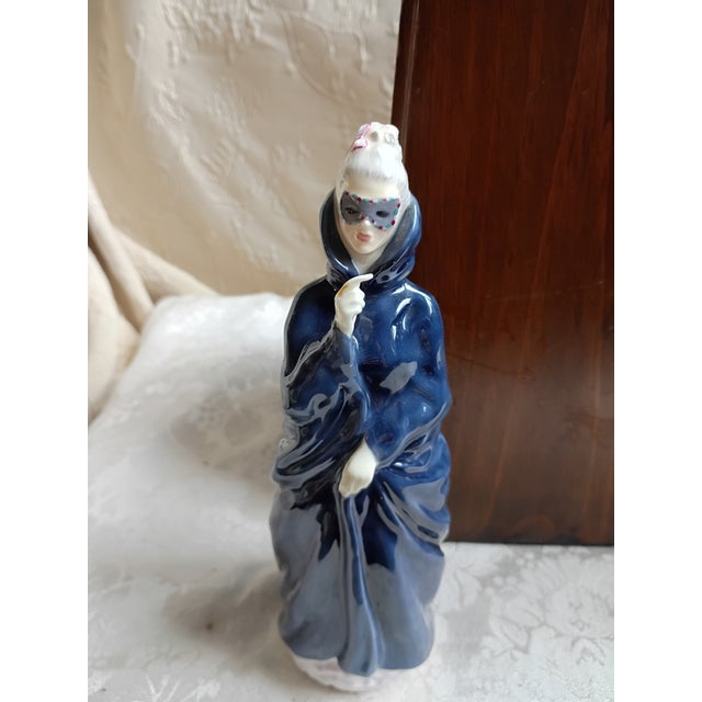 Vintage 1970s Royal Doulton "Masque" Figurine Hn2554 For Sale - Image 4 of 9