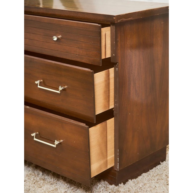 Mid-Century Modern Walnut 6-Drawer Dresser With Chrome Pulls For Sale In Los Angeles - Image 6 of 10