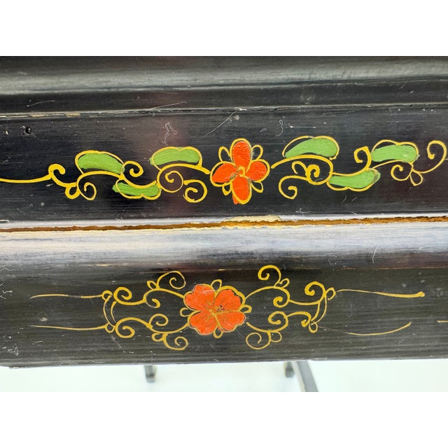 Vintage Black Lacquer Chinoiserie Side Table With Gilt Birds and Floral Motifs For Sale - Image 12 of 13
