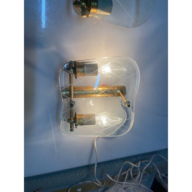 Fontana Arte Glass and Brass Sconces from Pietro Chiesa, 1940s, Set of 2 For Sale - Image 4 of 9