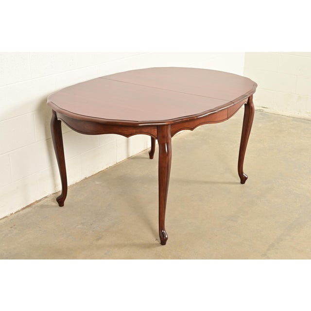 1960s Kindel Furniture French Provincial Louis XV Carved Cherry Wood Extension Dining Table, Newly Refinished For Sale - Image 5 of 16