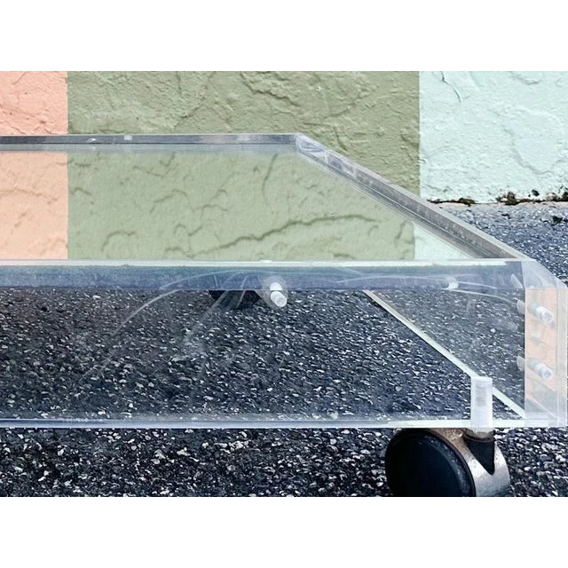 1960s Mid-Century Modern Mirrored Lucite Bar Cart For Sale In West Palm - Image 6 of 12