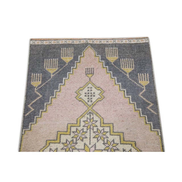 1960s Pink & Gray Vintage Turkish Mini Rug 1'10" X 3'6" For Sale - Image 4 of 5