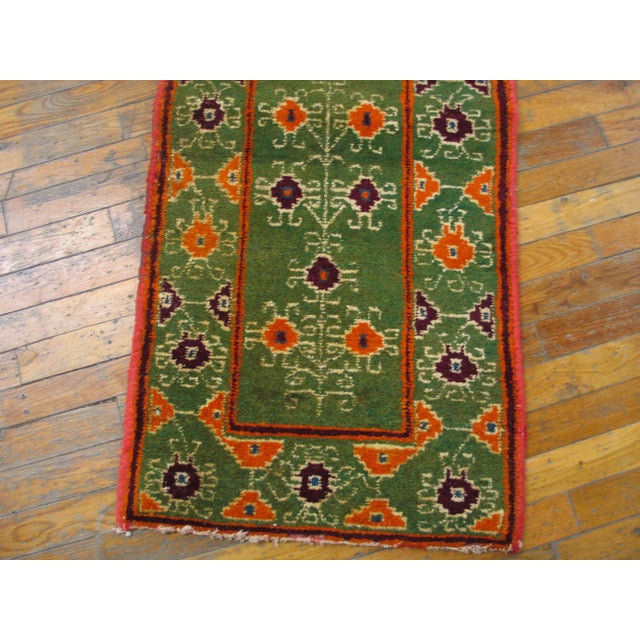 1930s Green Geometric Tribal Hand Knotted Antique Indian Agra Rug 1'10" X 10'9" Wool Carpet For Sale - Image 4 of 5