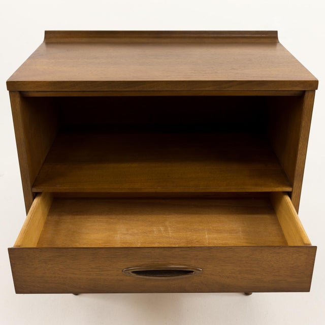 Broyhill Sculptra Mid Century Walnut Nightstand For Sale In Chicago - Image 6 of 7