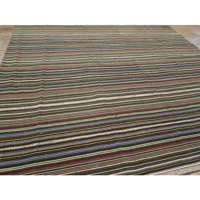 Galerie Shabab Collection Mid-20th Century Handmade Turkish Flatweave Kilim Small Square Room Size Carpet For Sale In New York - Image 6 of 8