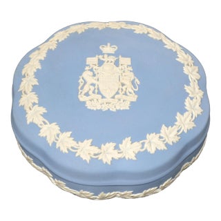 Wedgwood English Jasperware Pale Blue & Antique White Neoclassical Jewelry Trinket Box For Sale