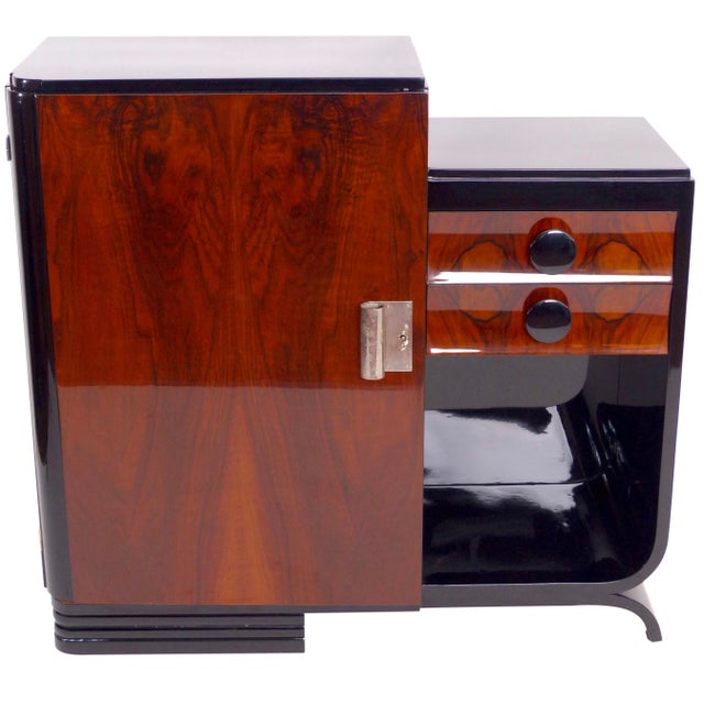 1930s Art Deco Sideboard in Black High-Gloss Lacquer and Walnut, 1930s For Sale - Image 5 of 5
