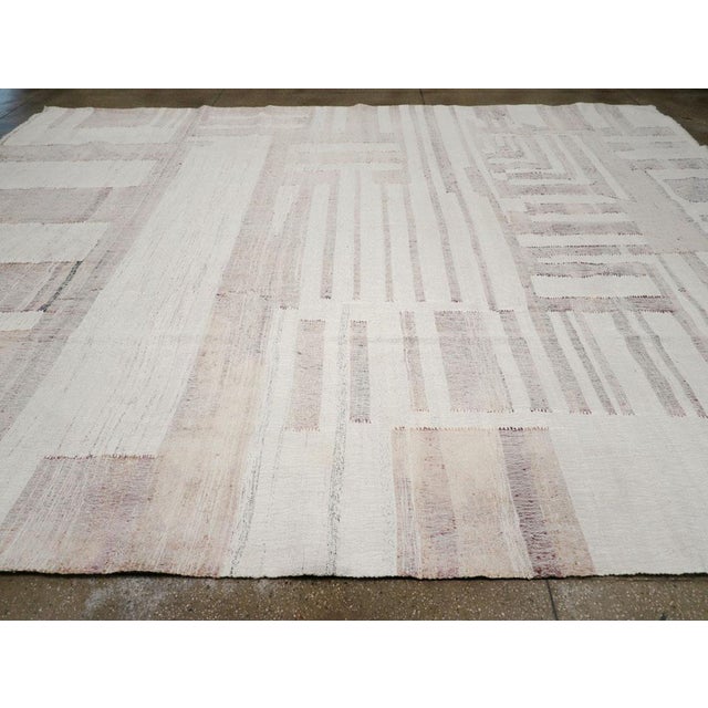 Galerie Shabab Collection Mid-20th Century Turkish Flatweave Kilim Carpet For Sale - Image 4 of 8