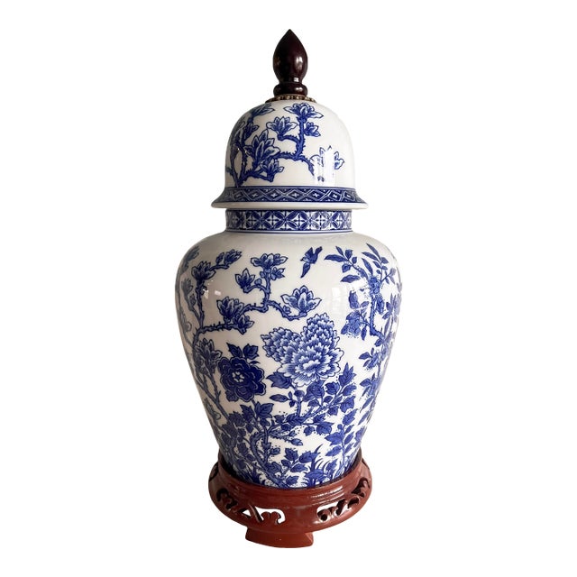Large Blue & White Chinoiserie Botanical Temple Jar on Lacquered Base – Bombay Company, Circa 1990s For Sale