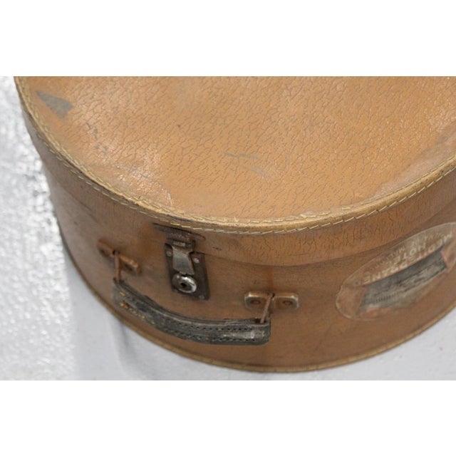 Round Brown Hat Box, 1920s For Sale - Image 16 of 18