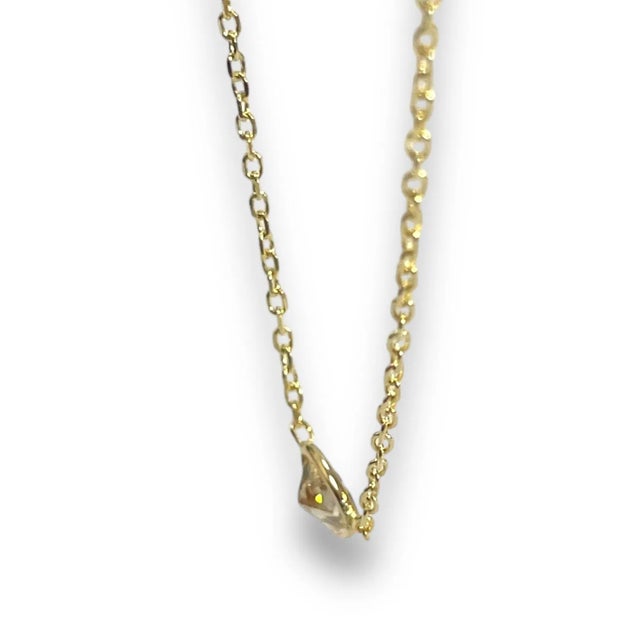 Luxe 14k Yellow Gold 0.76ct Pear Natural Diamond Bezeled Necklace For Sale In New York - Image 6 of 6