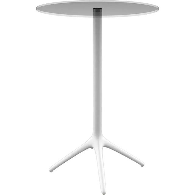 Uni white table 105 by Mowee. Dimensions: D45.5 x H105 cm. Material: Aluminium, tempered glass. Weight: 6.2 kg.