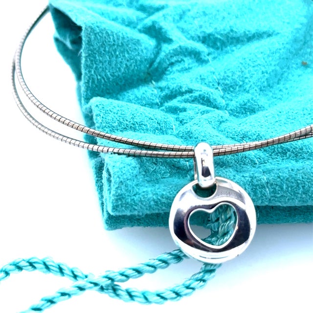 Tiffany and Co. Tiffany & Co. Sterling Silver Vintage Pierced Heart Pendant Choker Necklace 7.15g For Sale - Image 4 of 4