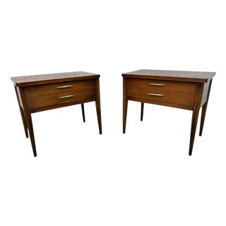 Mid-Century Modern Broyhill Saga Walnut Nightstands - Set of 2 - Refinished! For Sale
