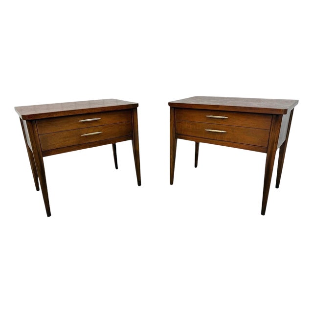 Mid-Century Modern Broyhill Saga Walnut Nightstands - Set of 2 - Refinished! For Sale