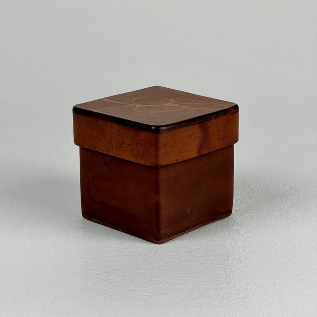世界有名な Square Singed 1970s Vintage Lid Illustrated With Box Leather アンティーク雑貨