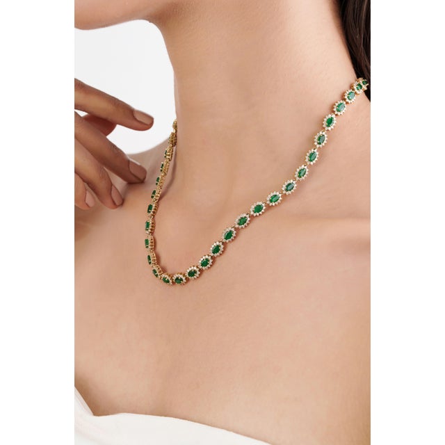 Vintage 14k Yellow Gold Tennis Necklace With 9.88ct Emeralds and 5.24ct Diamonds For Sale - Image 4 of 16