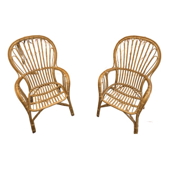Late 20th Century Pair of Rattan Fan Back Lounge Chairs For Sale