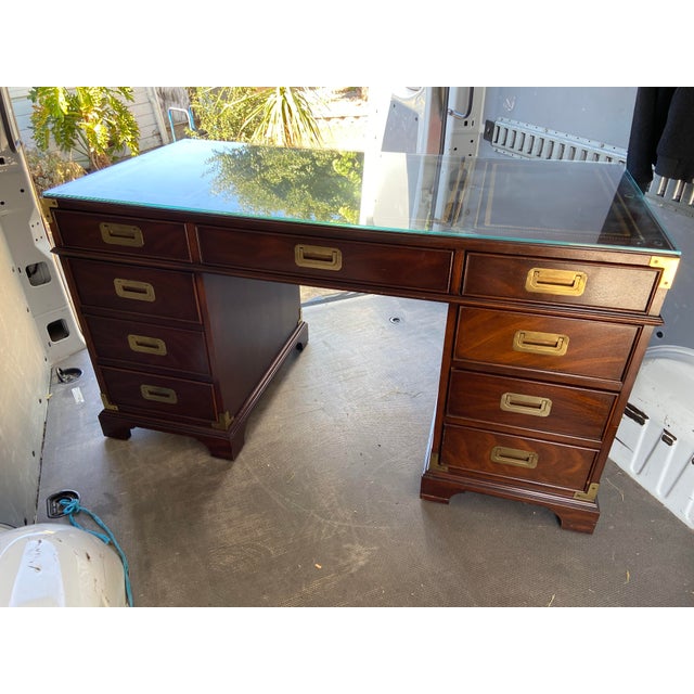 Sligh-Lowry Furniture Co. Vintage Sligh Furniture Leather Top Mid Century Modern Campaign Executive Desk For Sale - Image 4 of 17