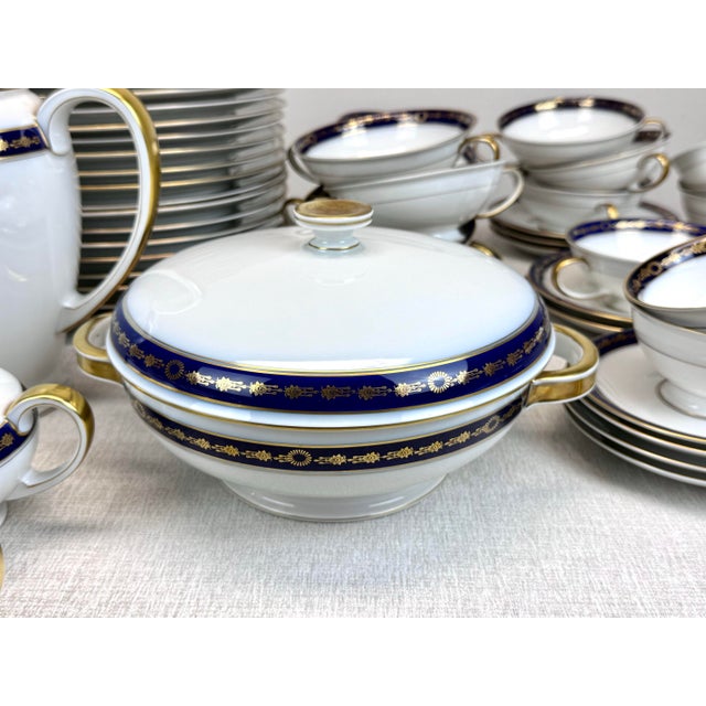 1940s 1940’s Rosenthal Winifred v Porcelain 118 Piece Dinnerware Serverware Set White, Gold, Cobalt Blue For Sale - Image 5 of 12