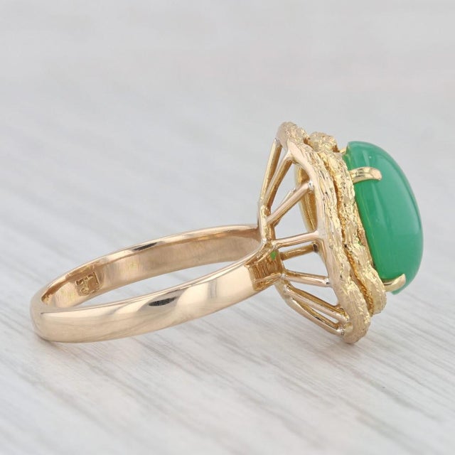 2020s Green Chrysoprase Oval Cabochon Solitaire Ring 14k Yellow Gold Size 5.75 For Sale - Image 5 of 8
