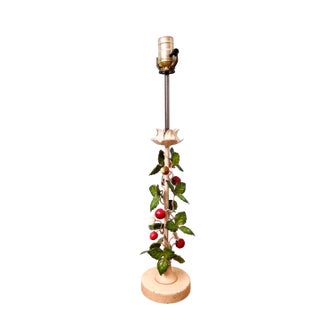 Mid-20th Century Italian Tole Strawberry Table Lamp – Cottagecore / Country French Style For Sale