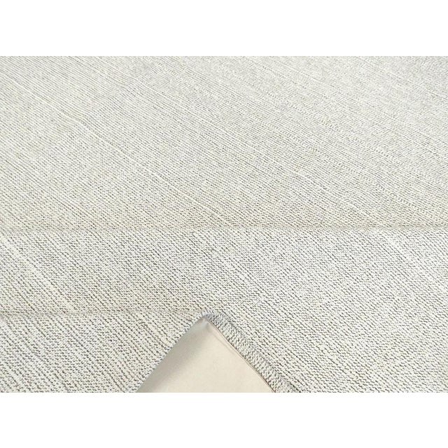 Galerie Shabab Collection Mid-20th Century Handmade Turkish Flat-Weave Kilim Room Size Carpet For Sale - Image 9 of 9